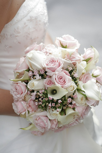 عکس دسته گل رز سفید عروس